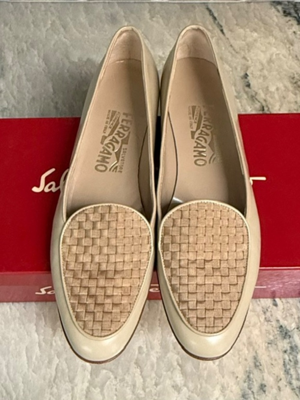 Salvatore Ferragamo Boutique "Maggie" Beige Leather Flat Size 8AA